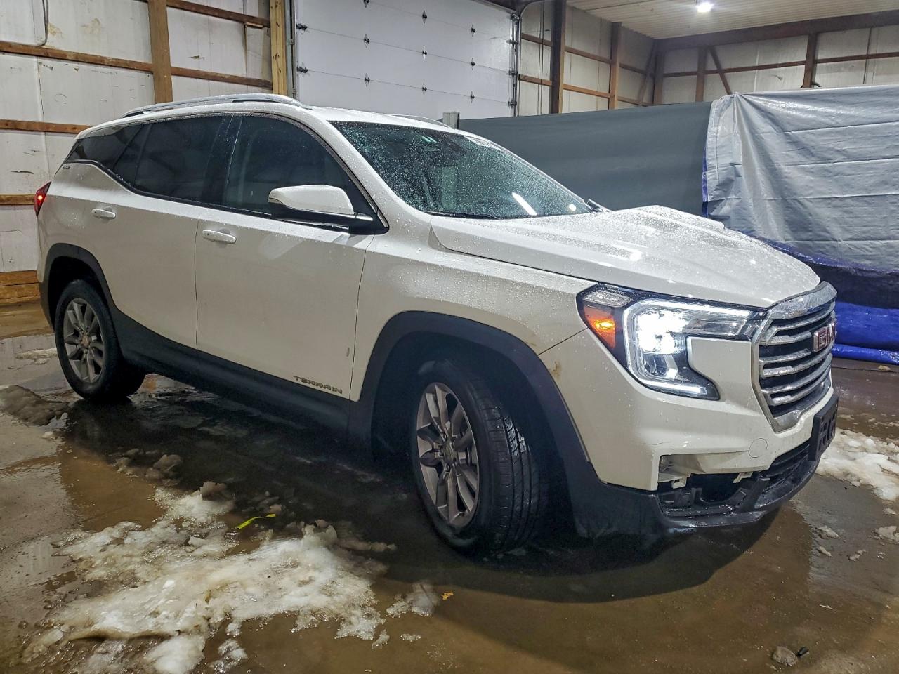 2024 GMC TERRAIN SLT photo 4