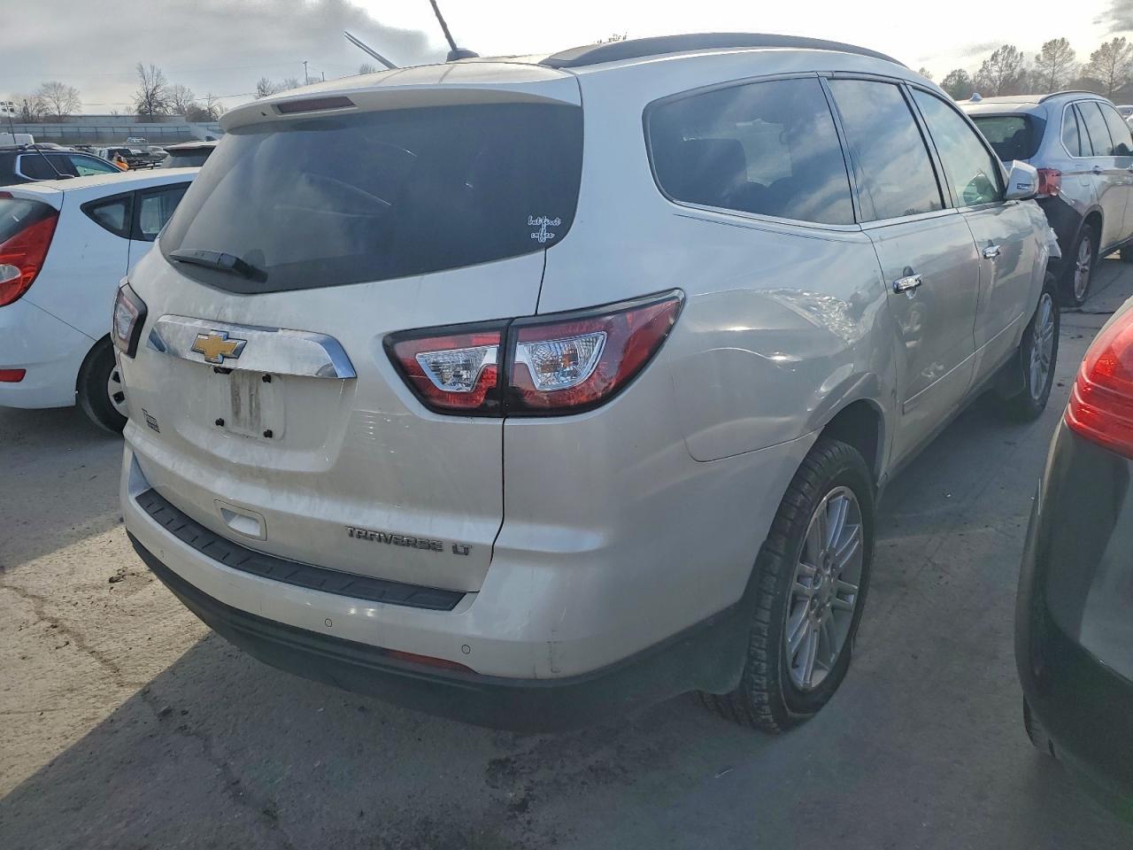 2014 CHEVROLET TRAVERSE LT photo 3