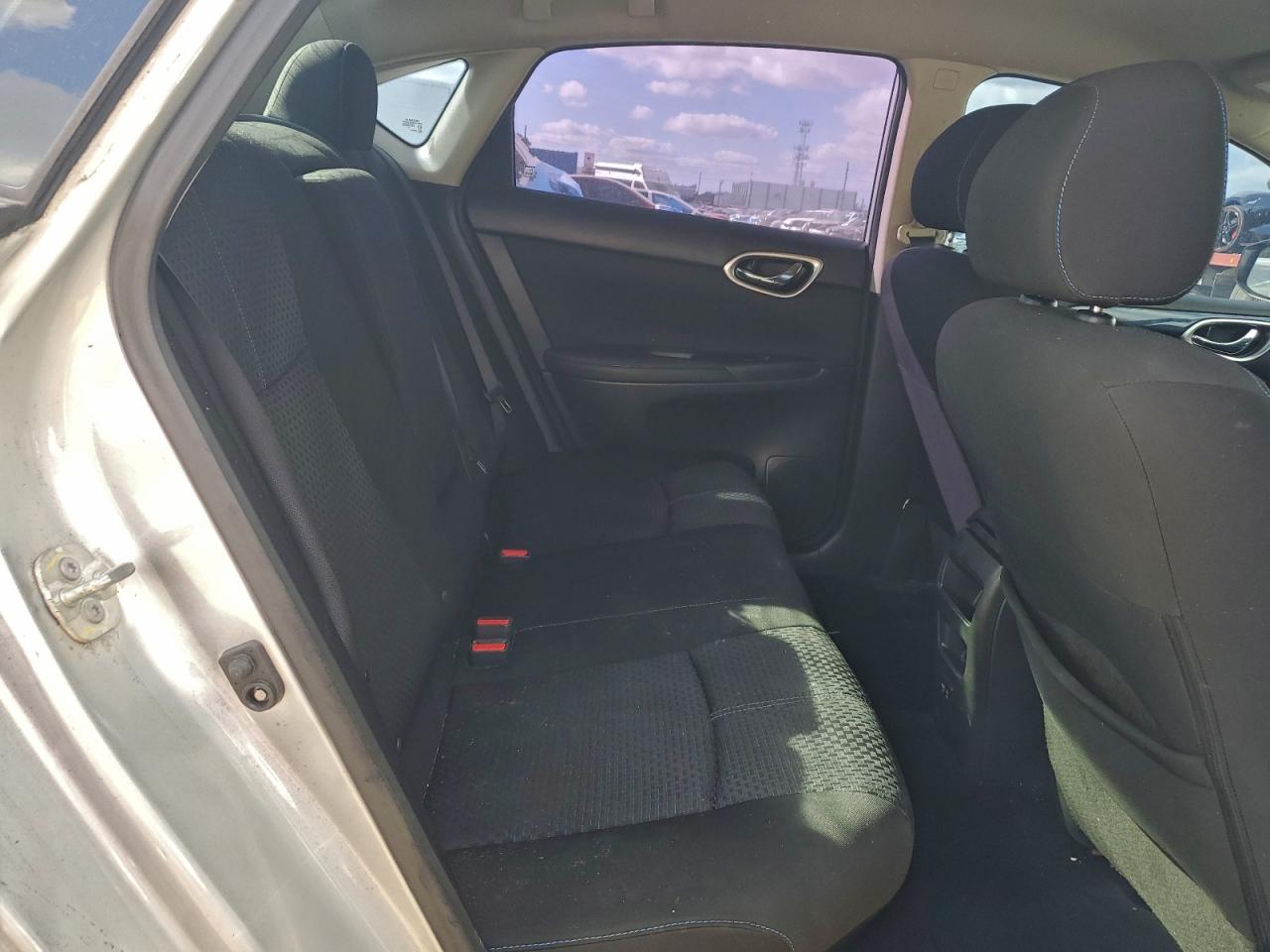 2019 NISSAN SENTRA S photo 10