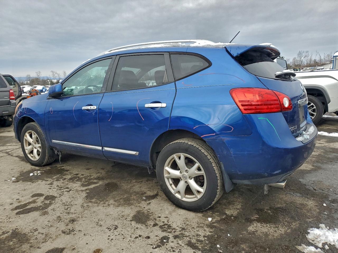 2011 NISSAN ROGUE S photo 2