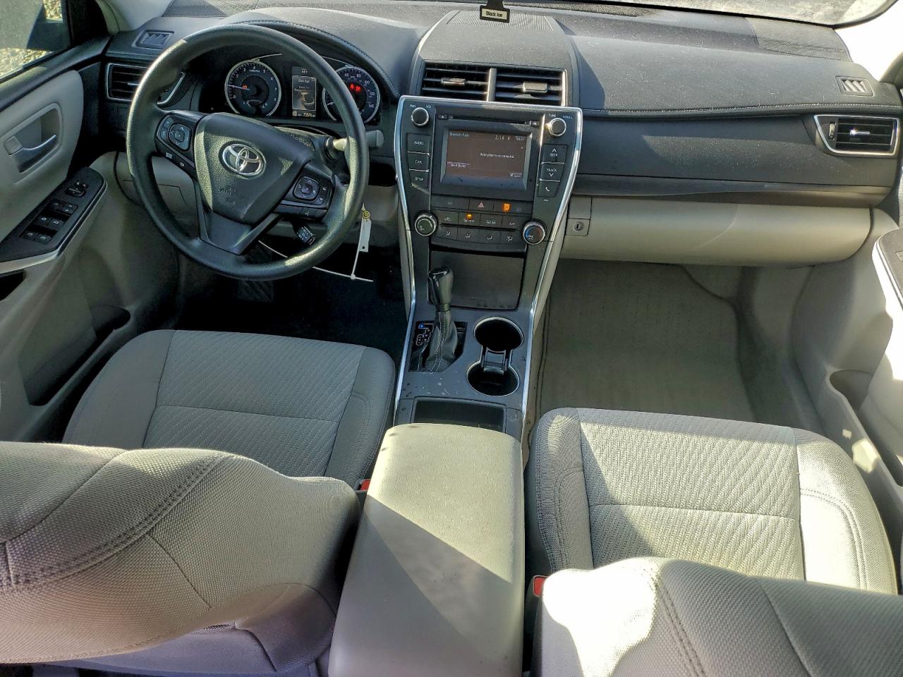 2016 TOYOTA CAMRY LE photo 15