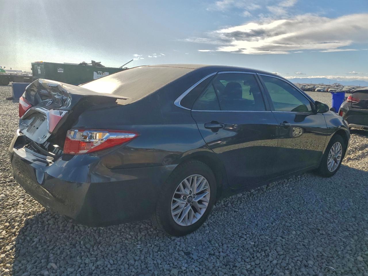 2016 TOYOTA CAMRY LE photo 5