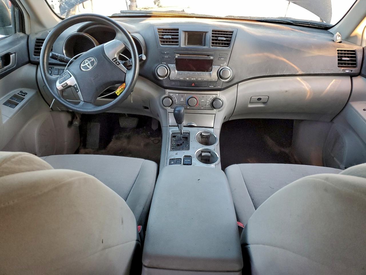 2011 TOYOTA HIGHLANDER BASE photo 8