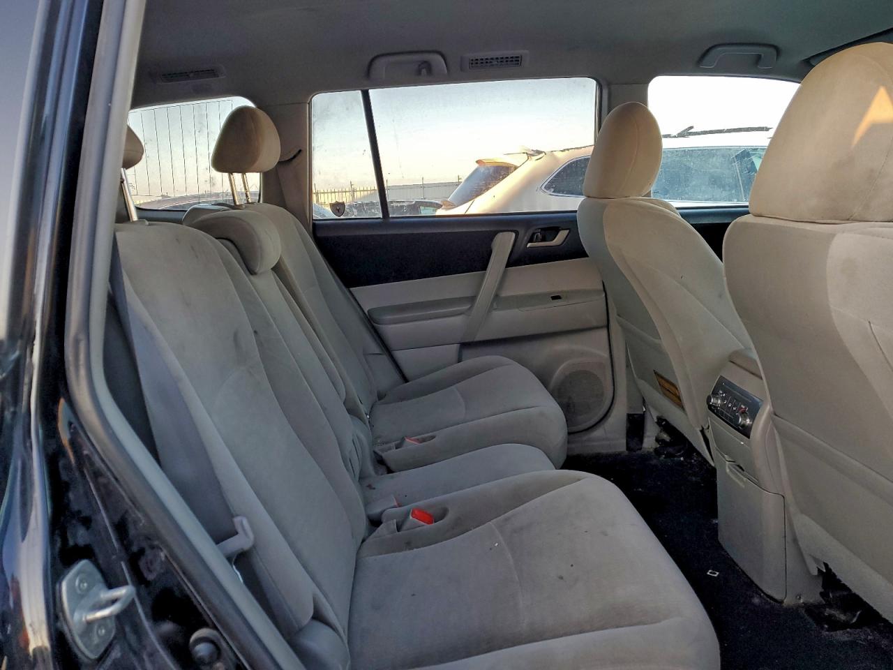 2011 TOYOTA HIGHLANDER BASE photo 11