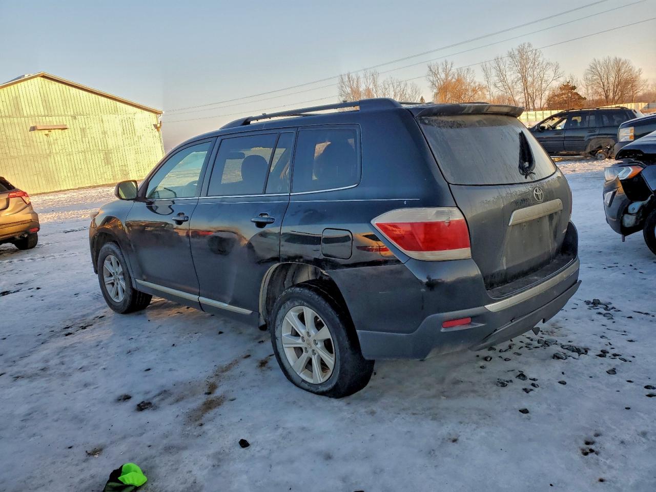 2011 TOYOTA HIGHLANDER BASE photo 2