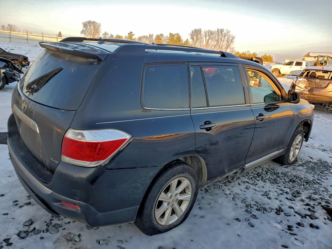 2011 TOYOTA HIGHLANDER BASE photo 3