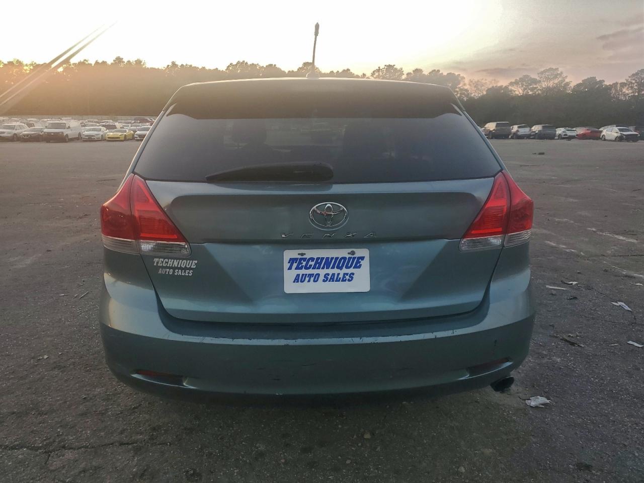 2010 TOYOTA VENZA photo 6