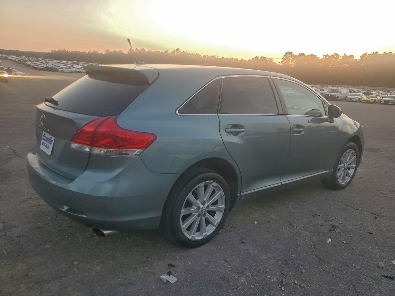 2010 TOYOTA VENZA photo 3