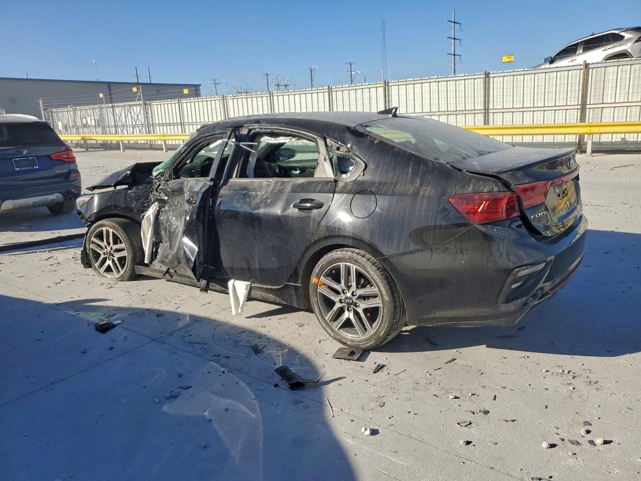 2021 KIA FORTE GT LINE photo 2