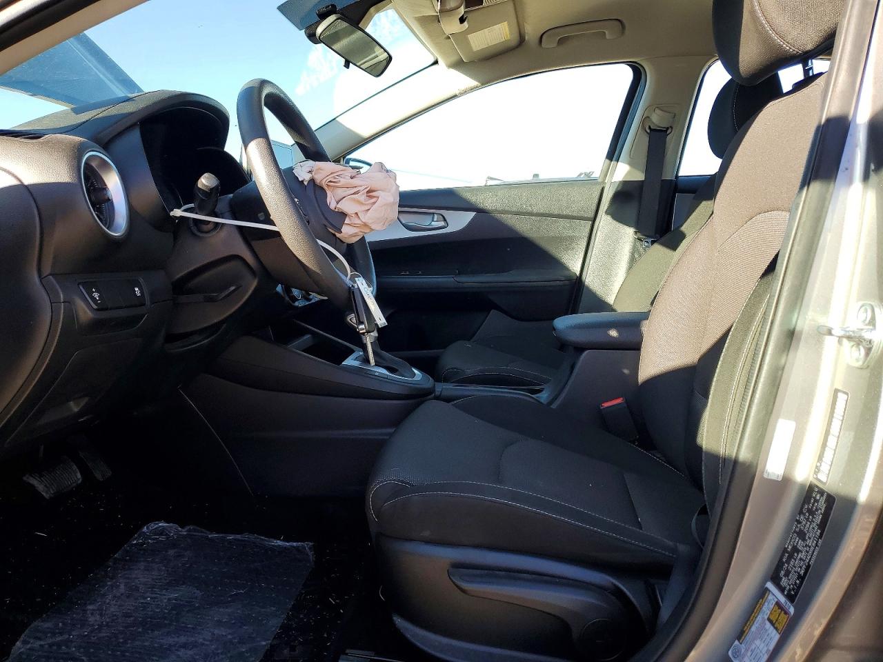2024 KIA FORTE LX photo 19