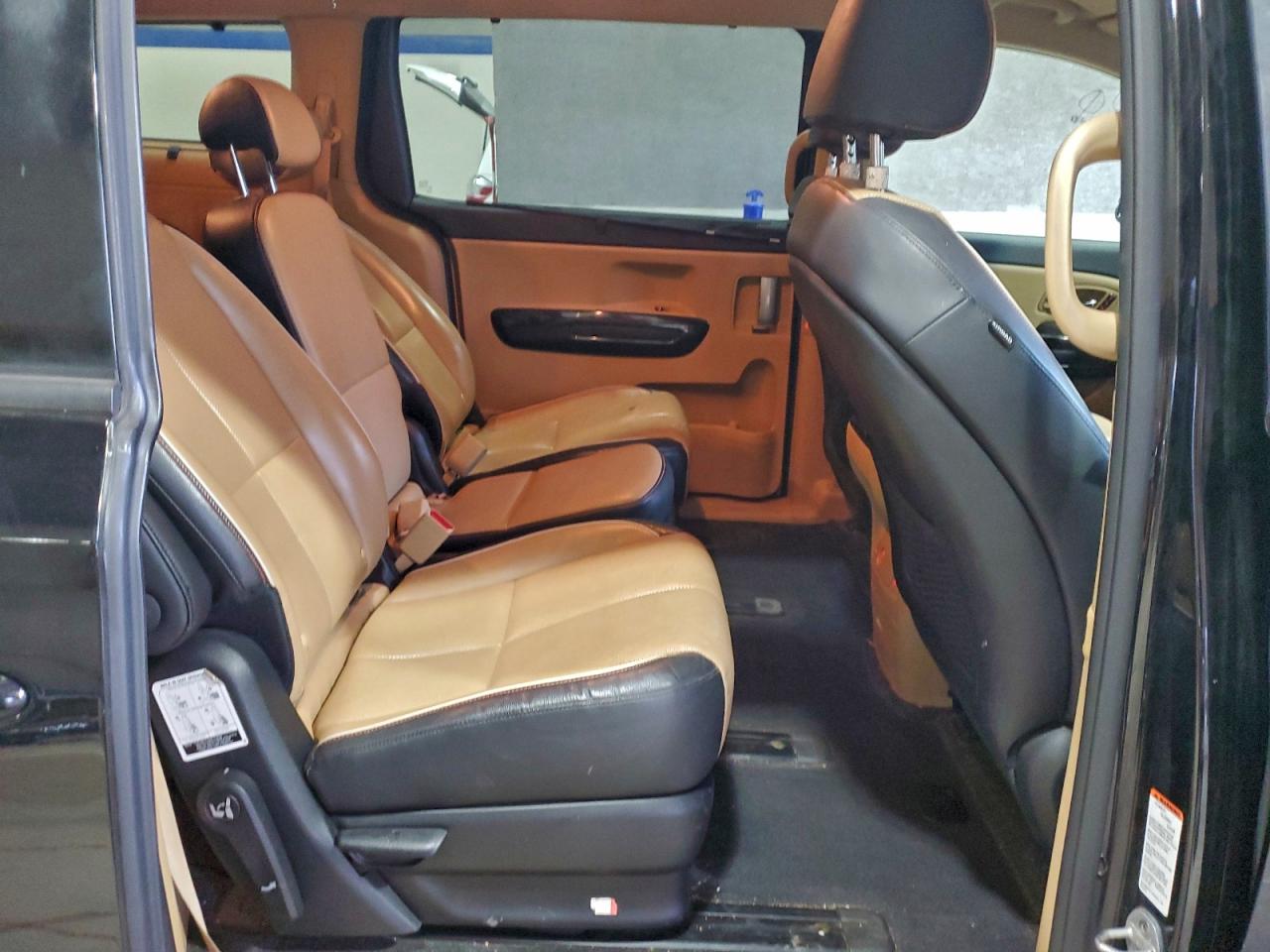2016 KIA SEDONA EX photo 21