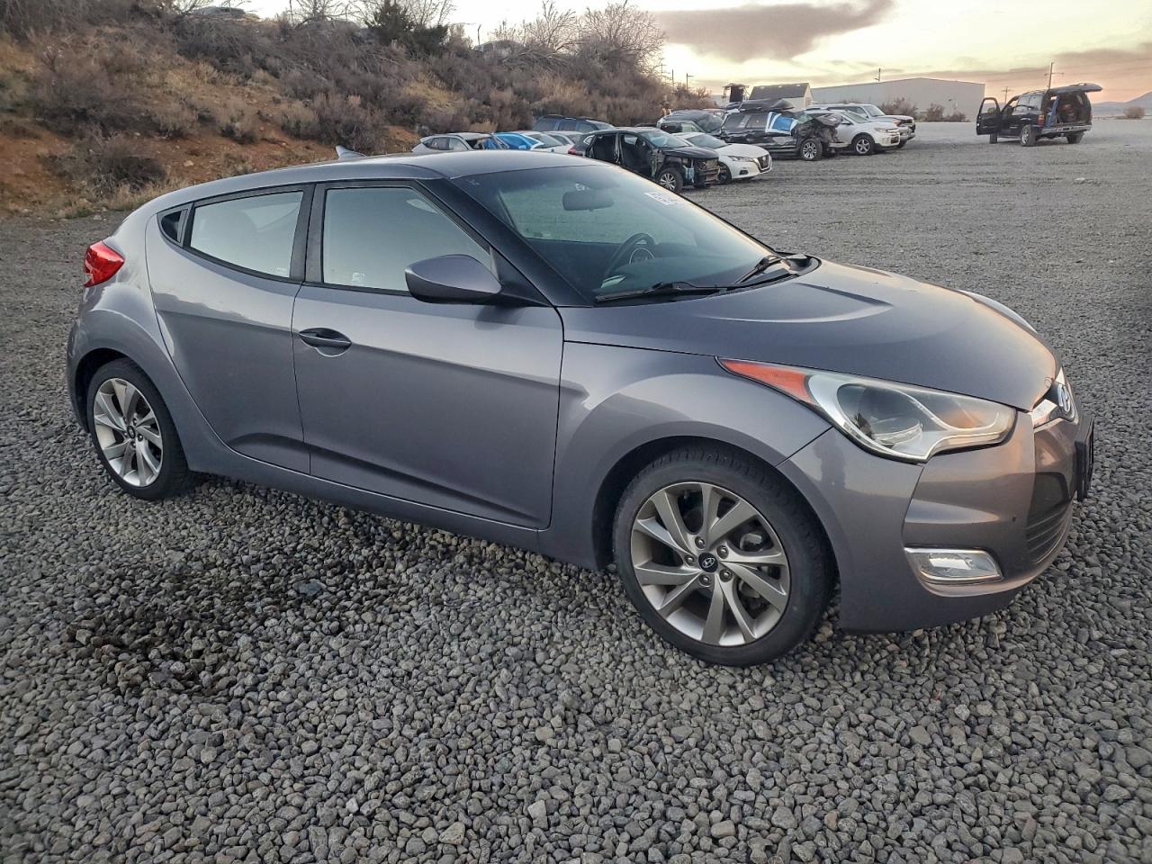 2017 HYUNDAI VELOSTER photo 4