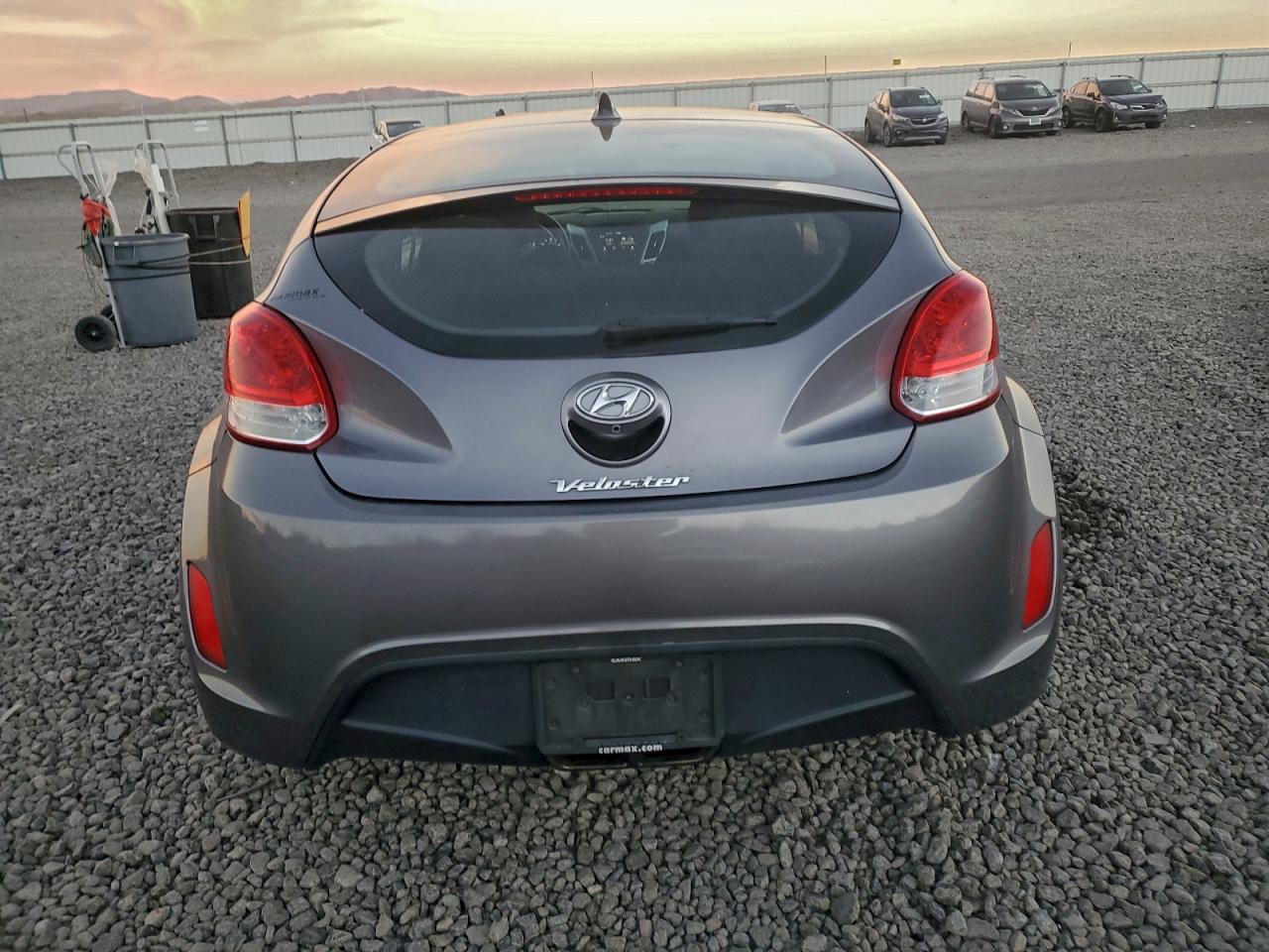 2017 HYUNDAI VELOSTER photo 6