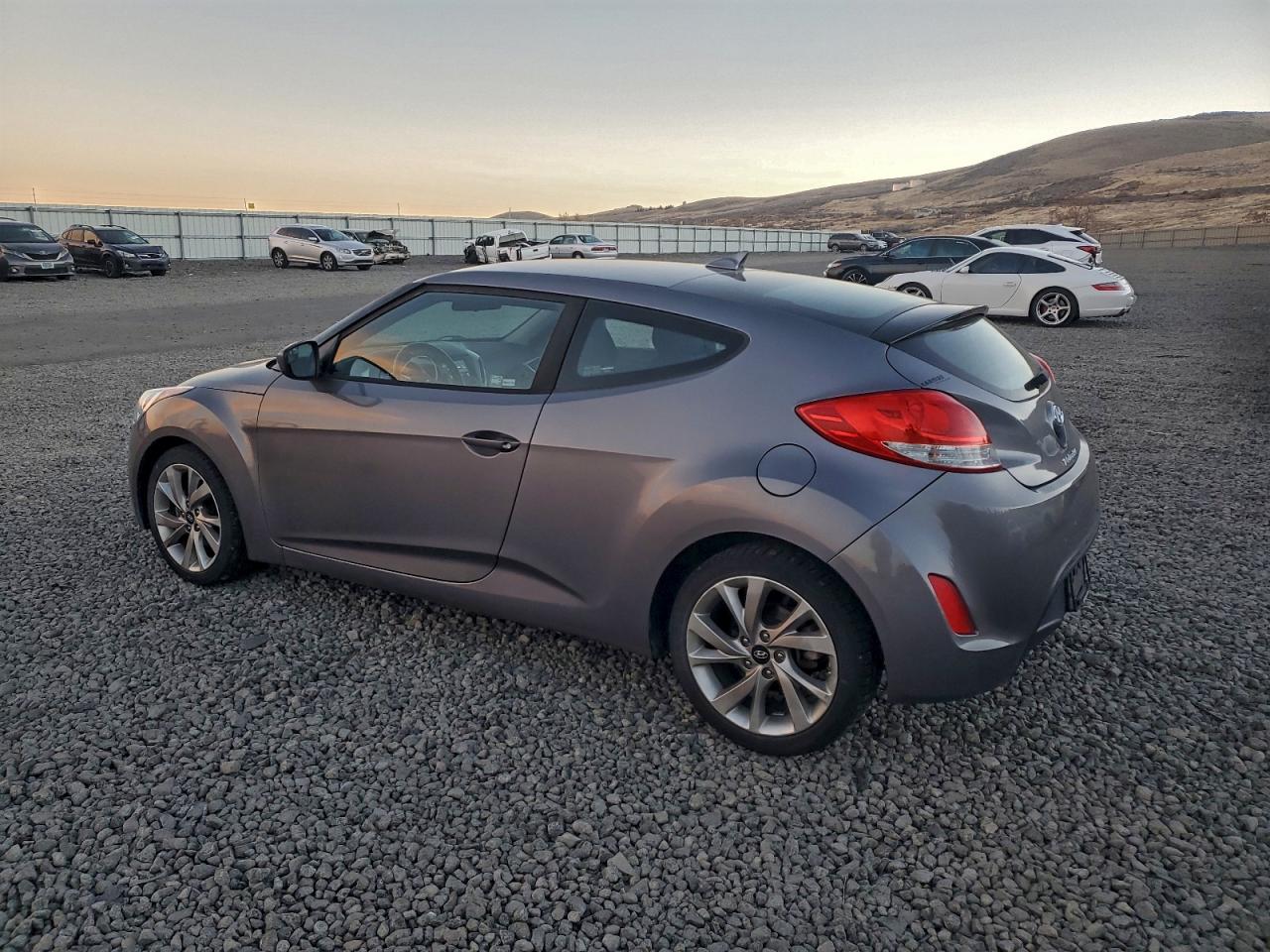 2017 HYUNDAI VELOSTER photo 2