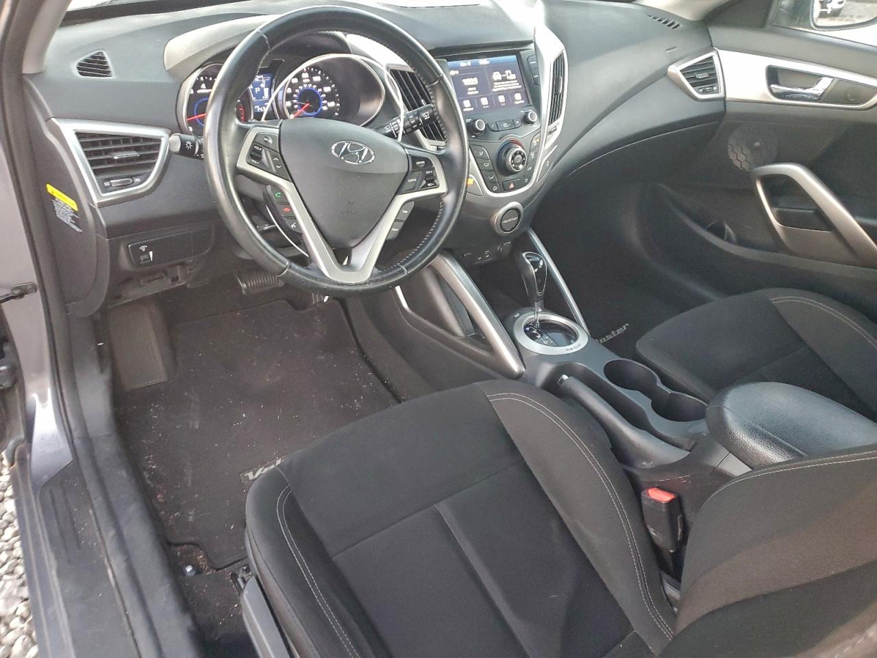 2017 HYUNDAI VELOSTER photo 8