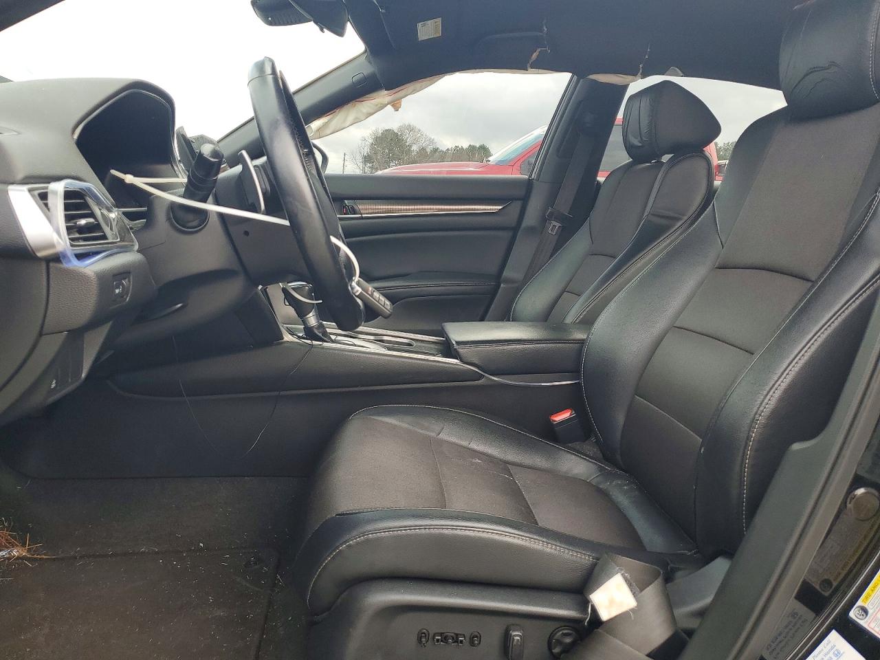 2018 HONDA ACCORD photo 7