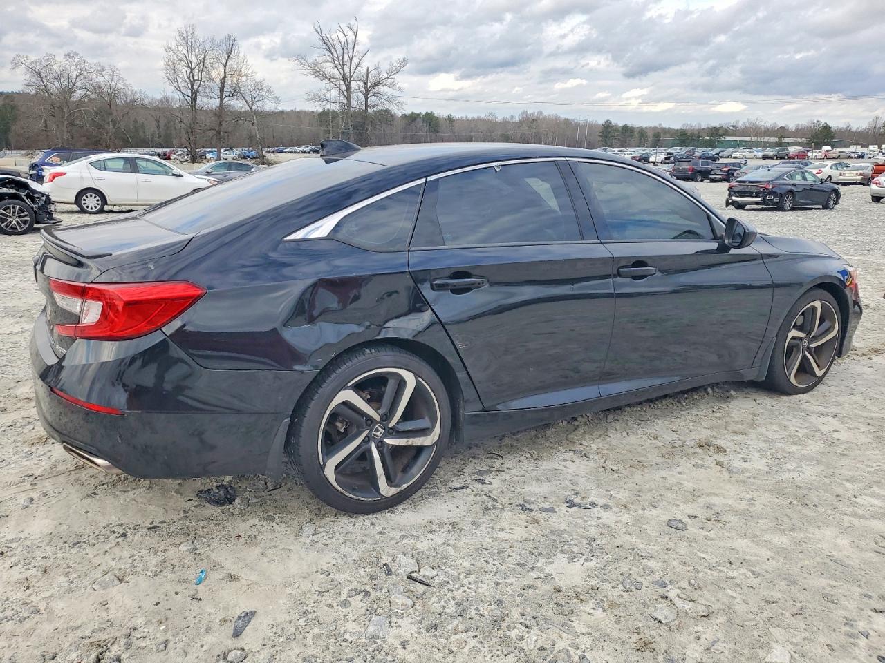 2018 HONDA ACCORD photo 3