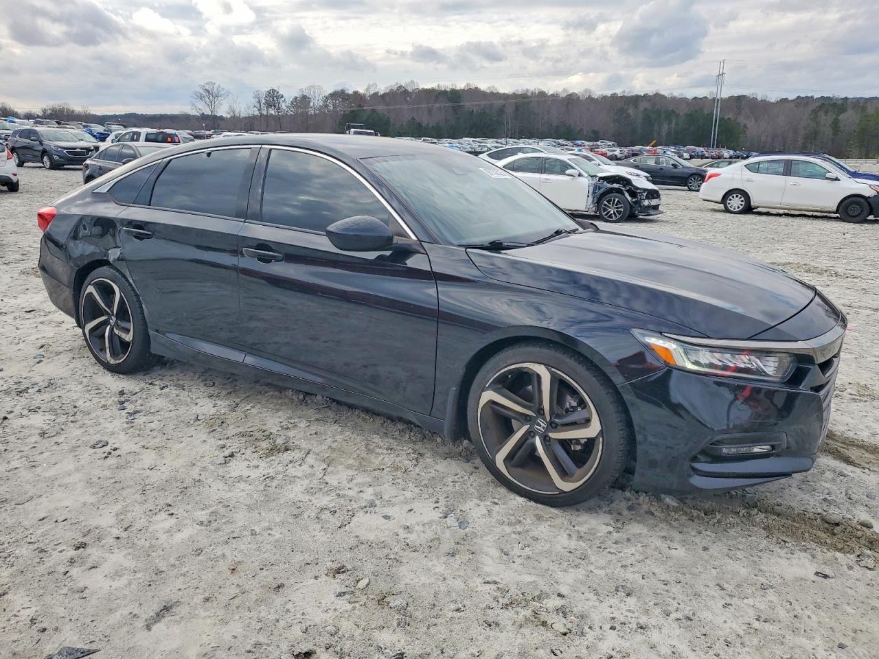 2018 HONDA ACCORD photo 4
