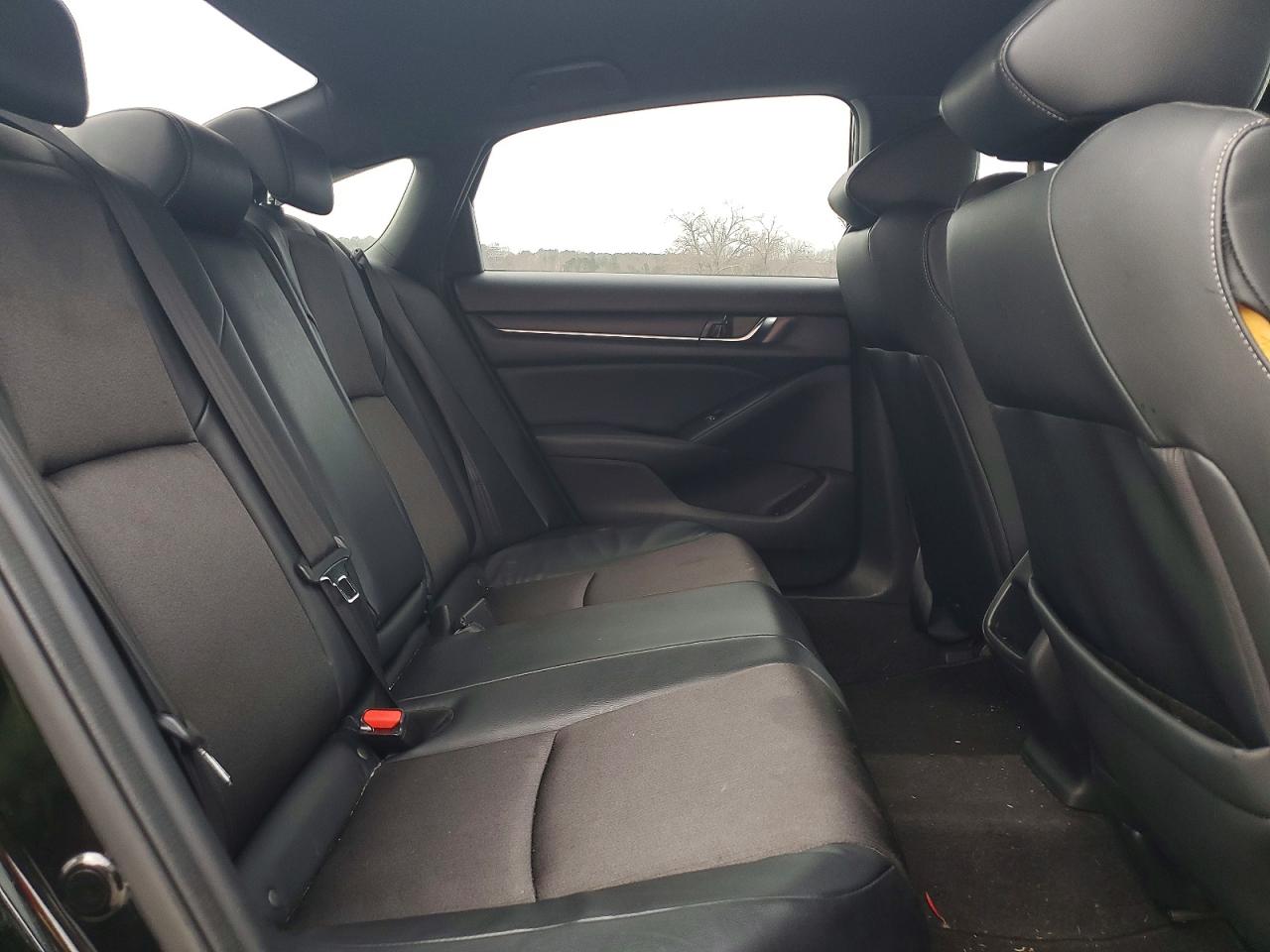 2018 HONDA ACCORD photo 10