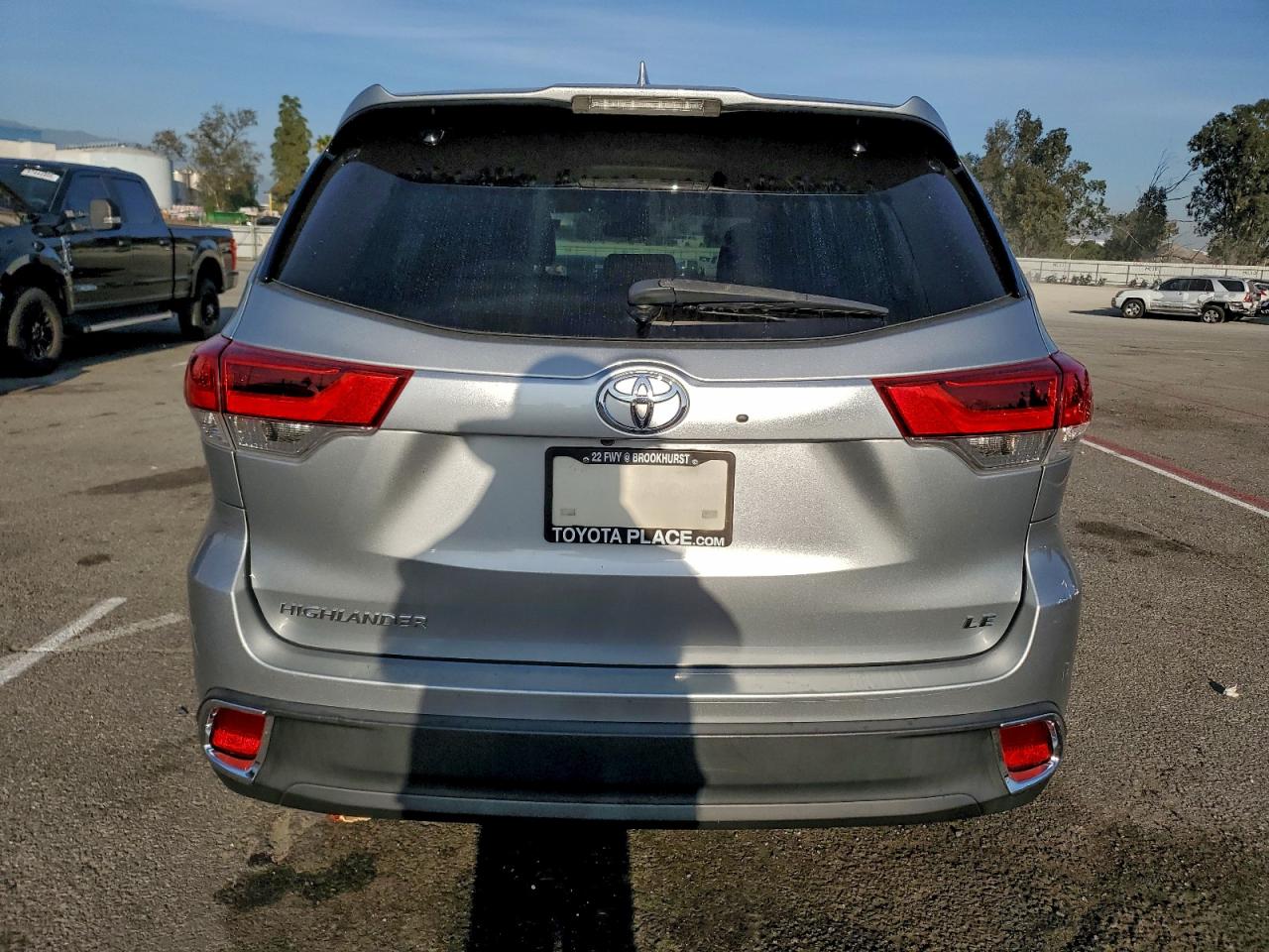 2017 TOYOTA HIGHLANDER LE photo 16