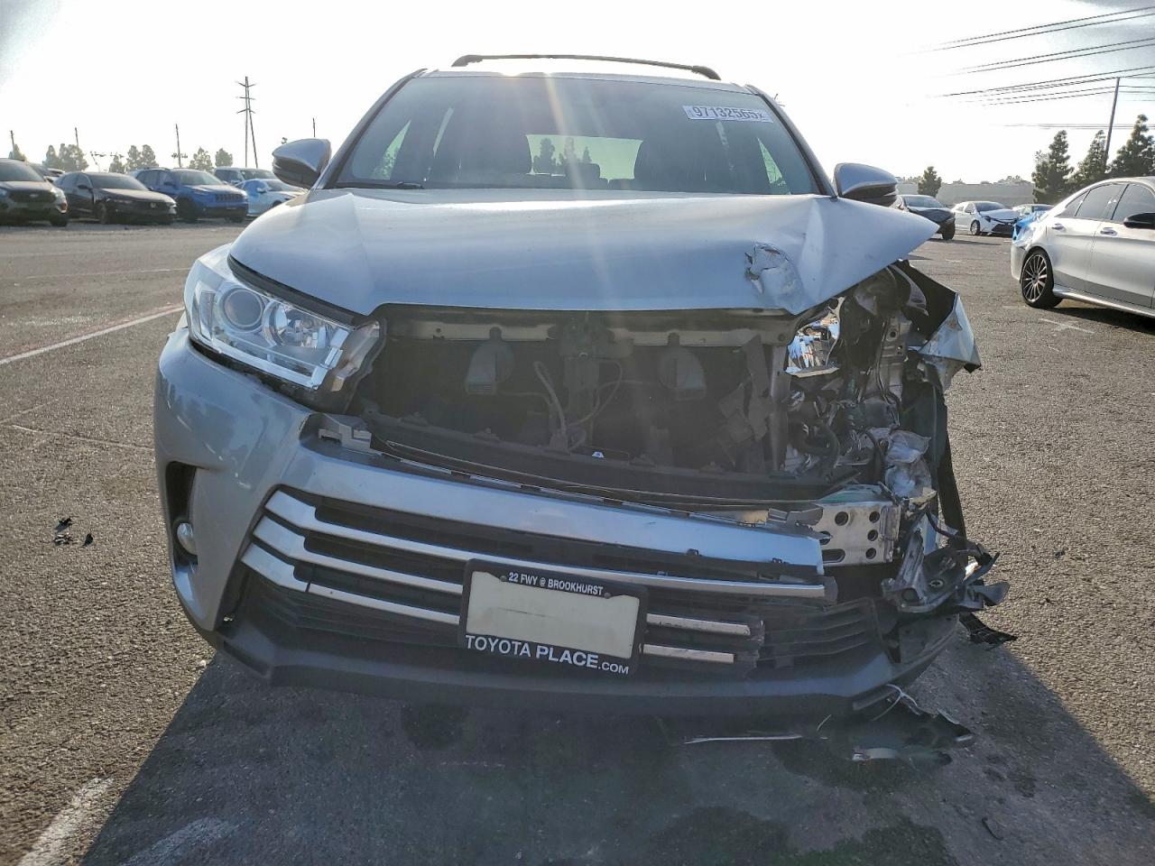 2017 TOYOTA HIGHLANDER LE photo 13