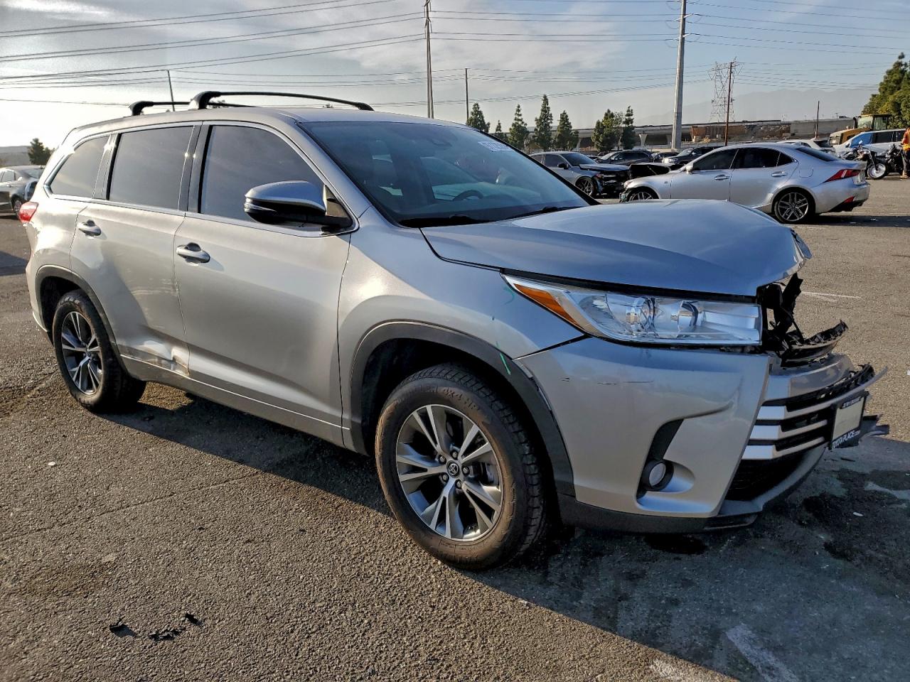 2017 TOYOTA HIGHLANDER LE photo 10