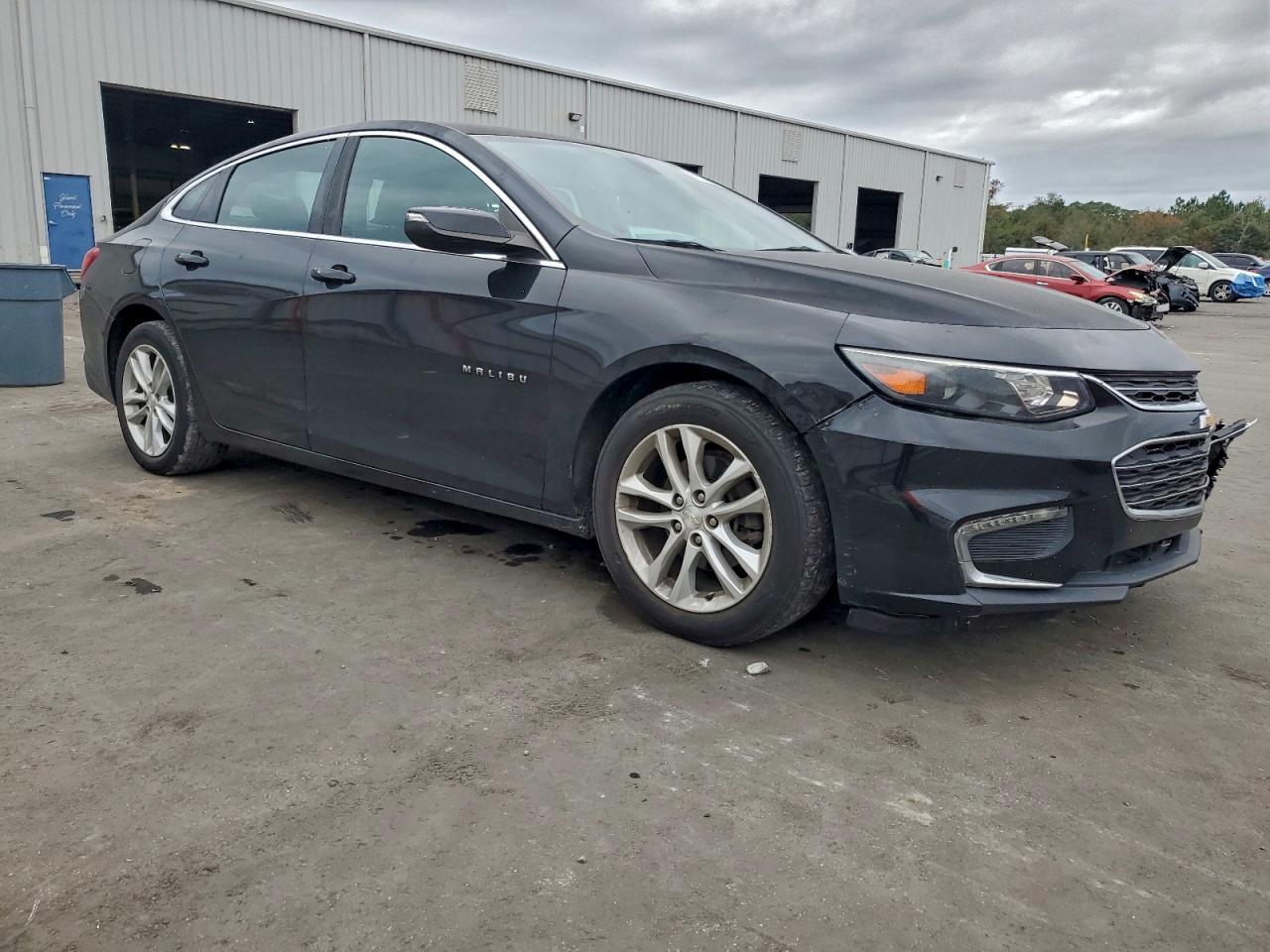 2017 CHEVROLET MALIBU LT photo 4