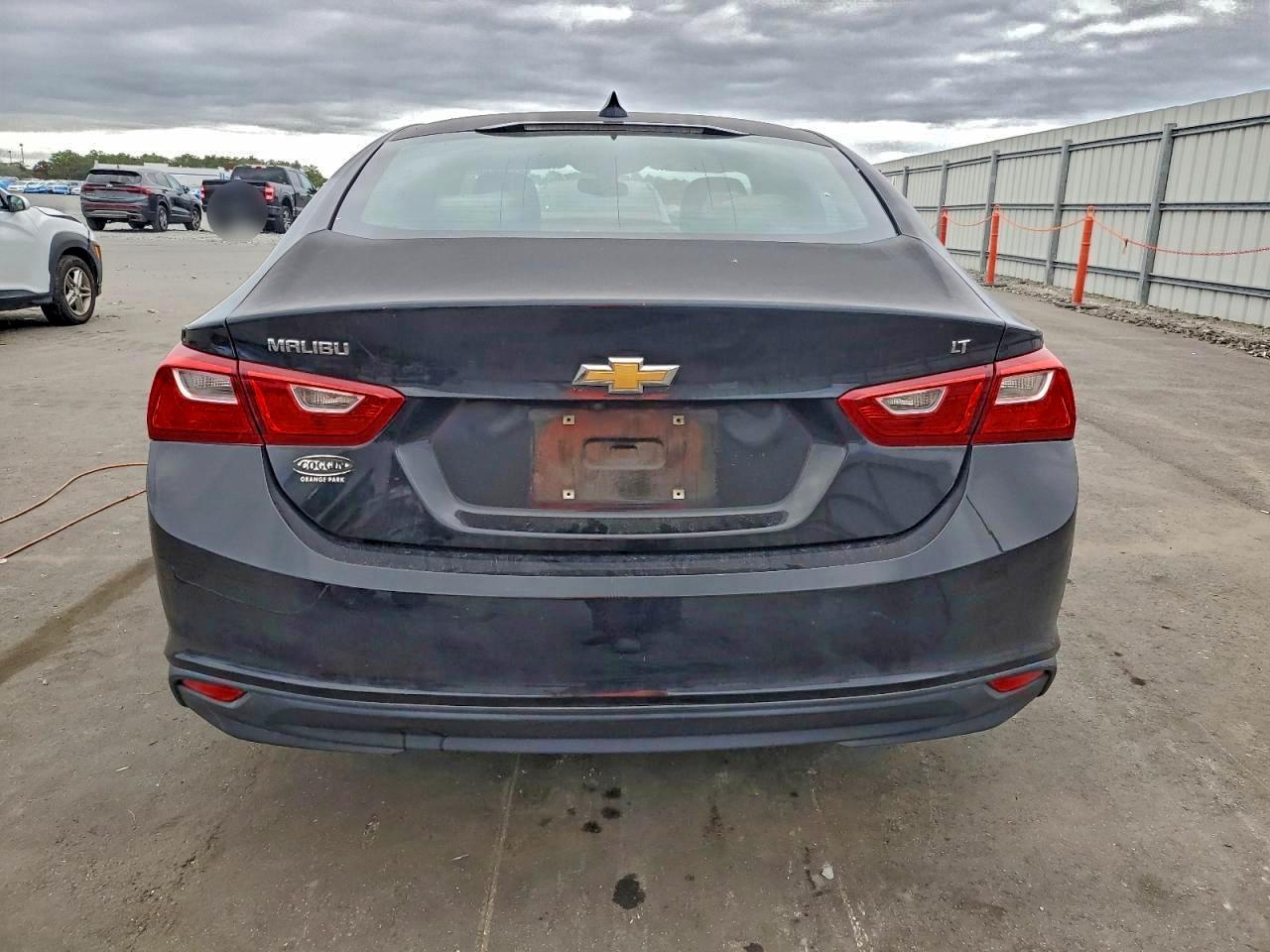 2017 CHEVROLET MALIBU LT photo 6