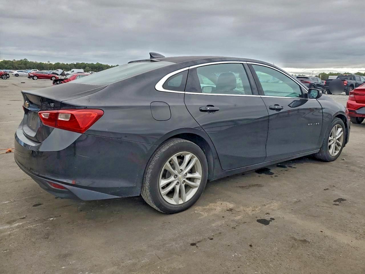2017 CHEVROLET MALIBU LT photo 3