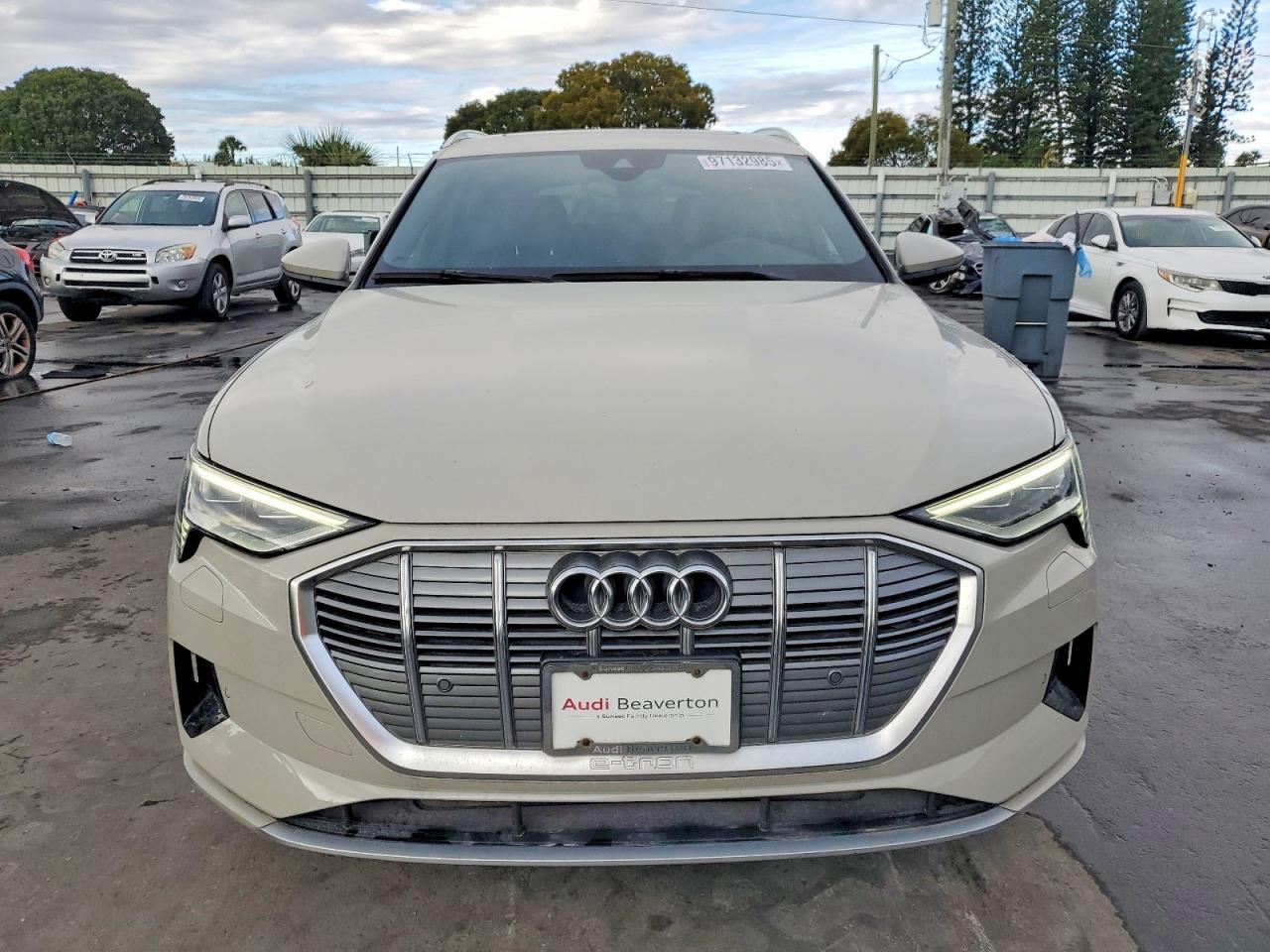 2022 AUDI E-TRON PREMIUM photo 5