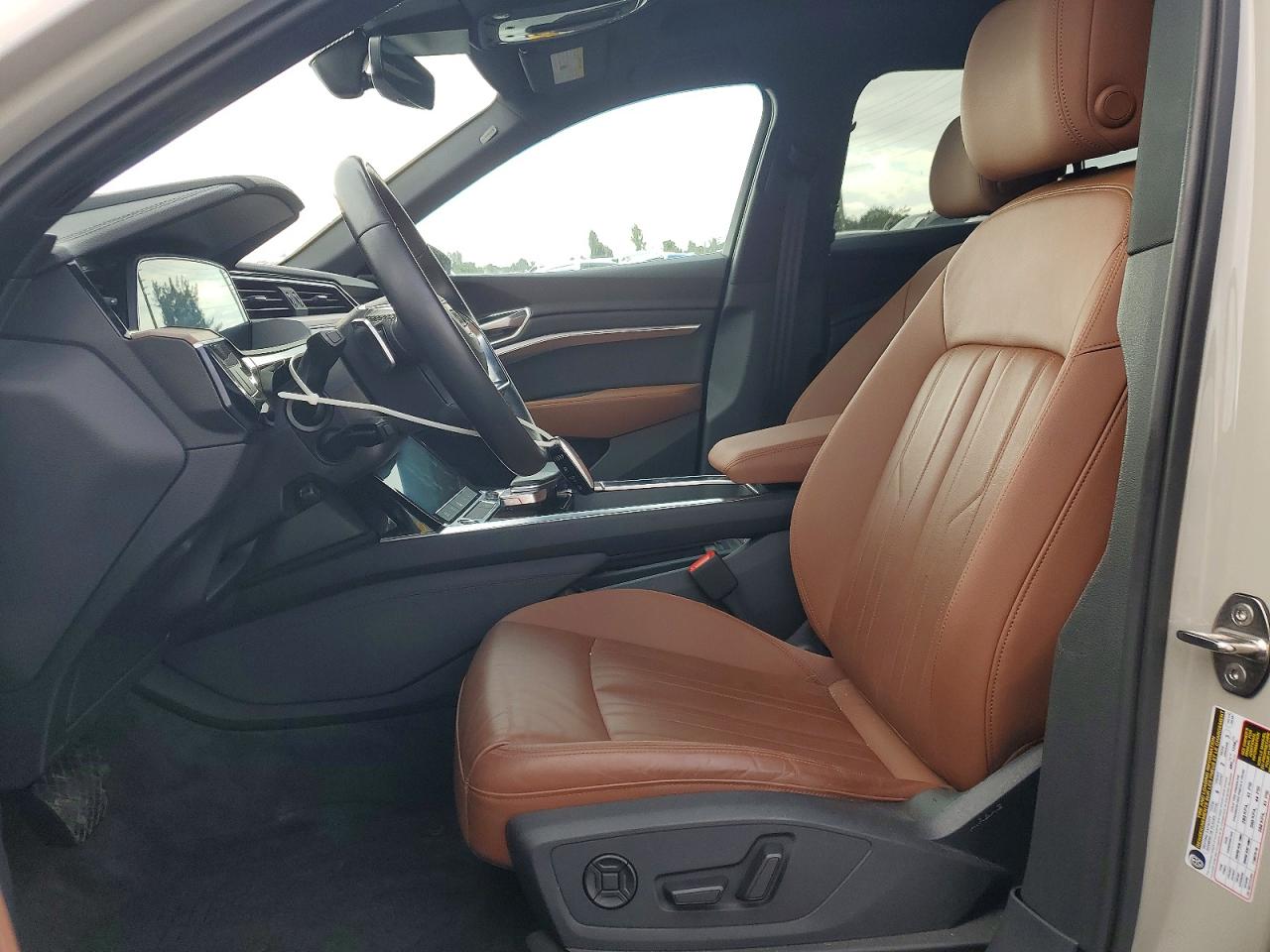 2022 AUDI E-TRON PREMIUM photo 7