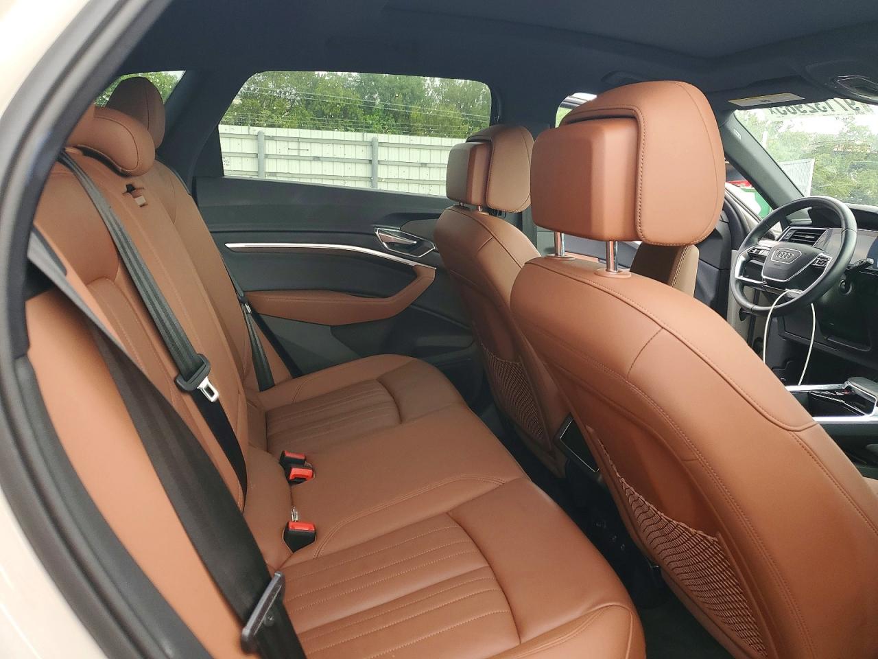 2022 AUDI E-TRON PREMIUM photo 11