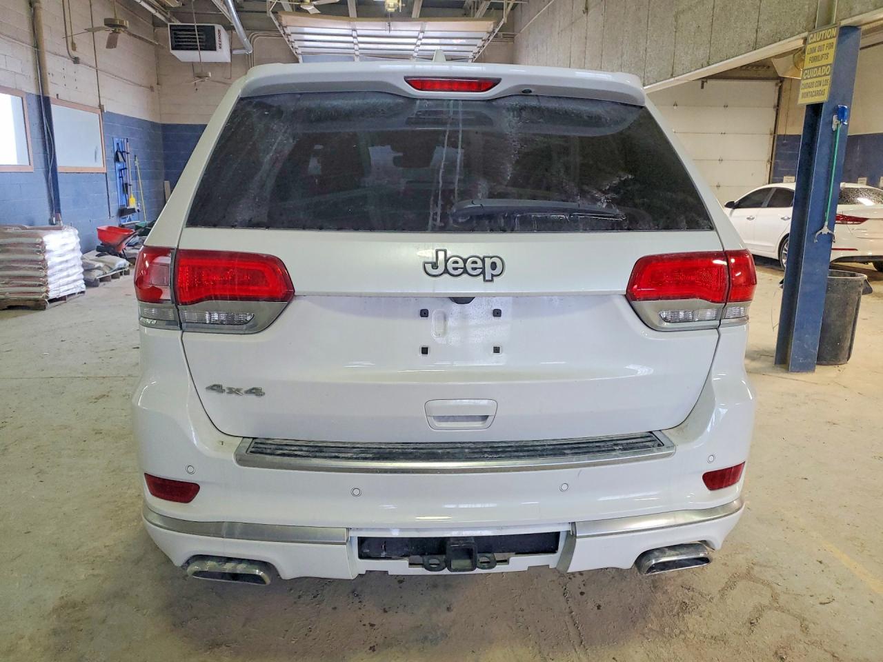 2018 JEEP GRAND CHEROKEE SUMMIT photo 16