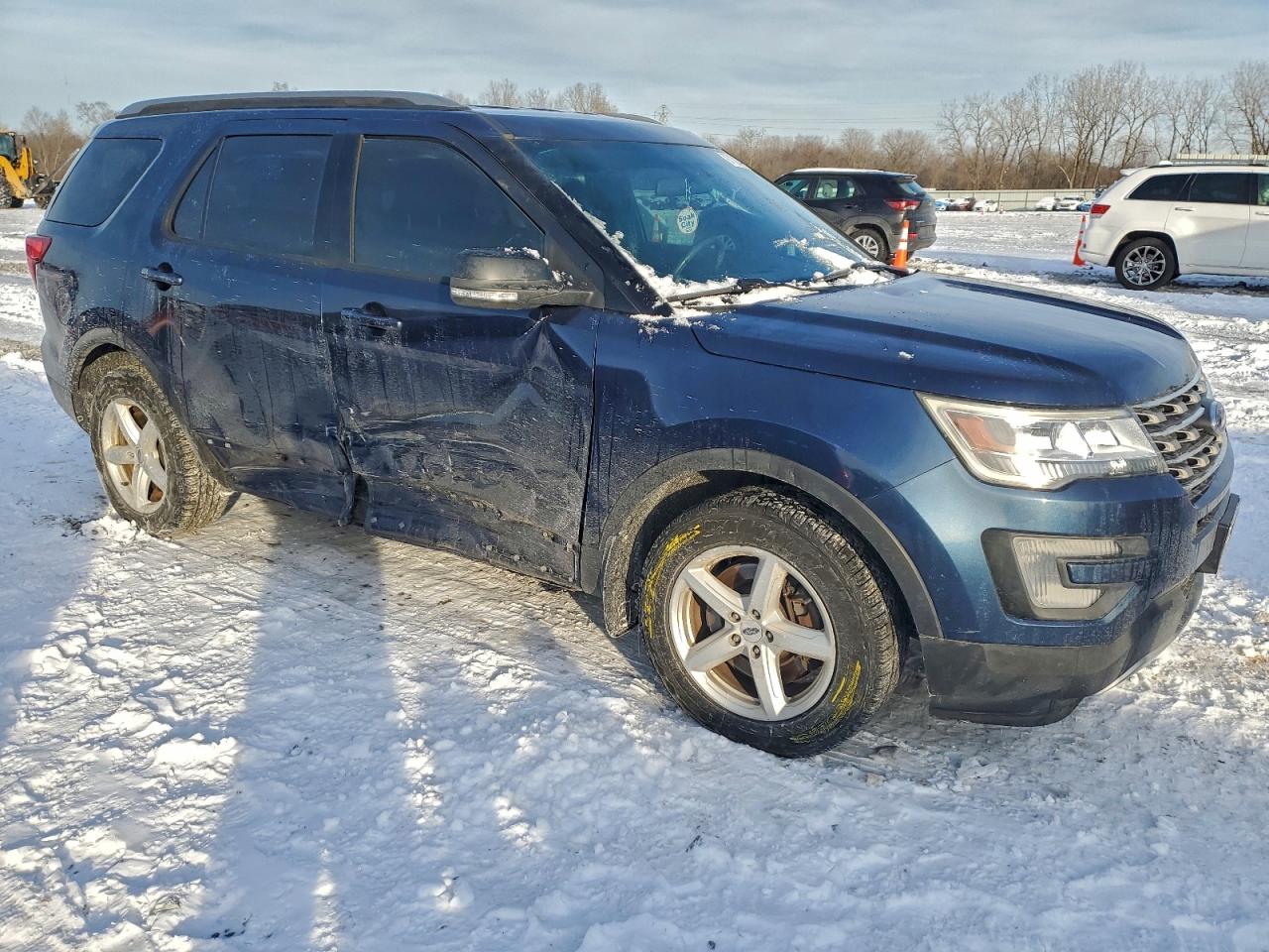 2017 FORD EXPLORER XLT photo 4