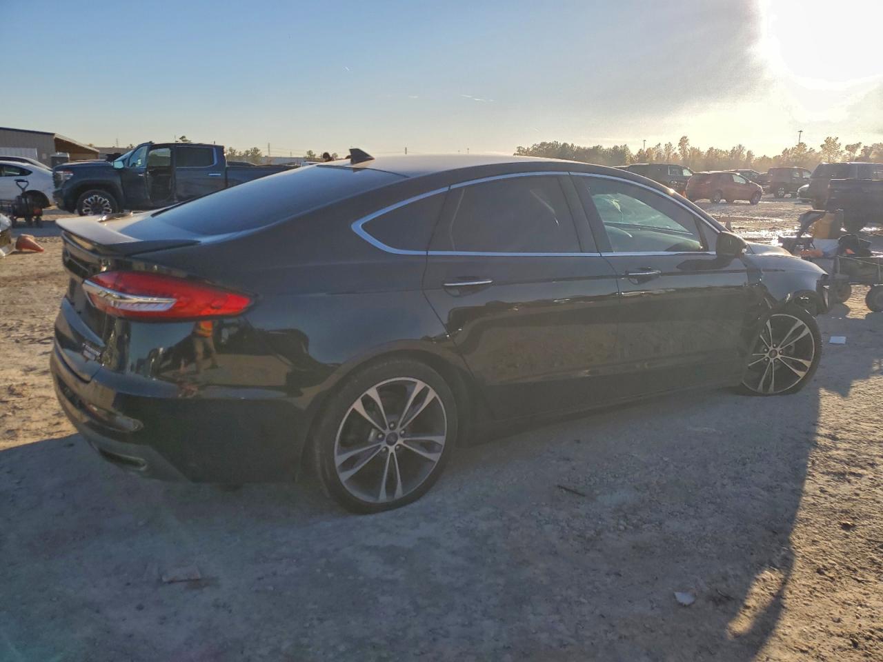 2019 FORD FUSION TITANIUM photo 3