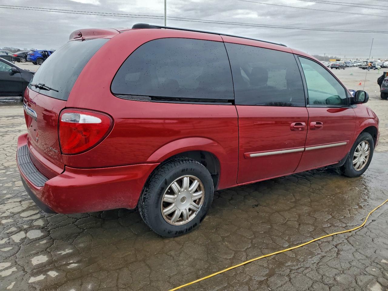 2005 CHRYSLER TOWN & COUNTRY TOURING photo 3