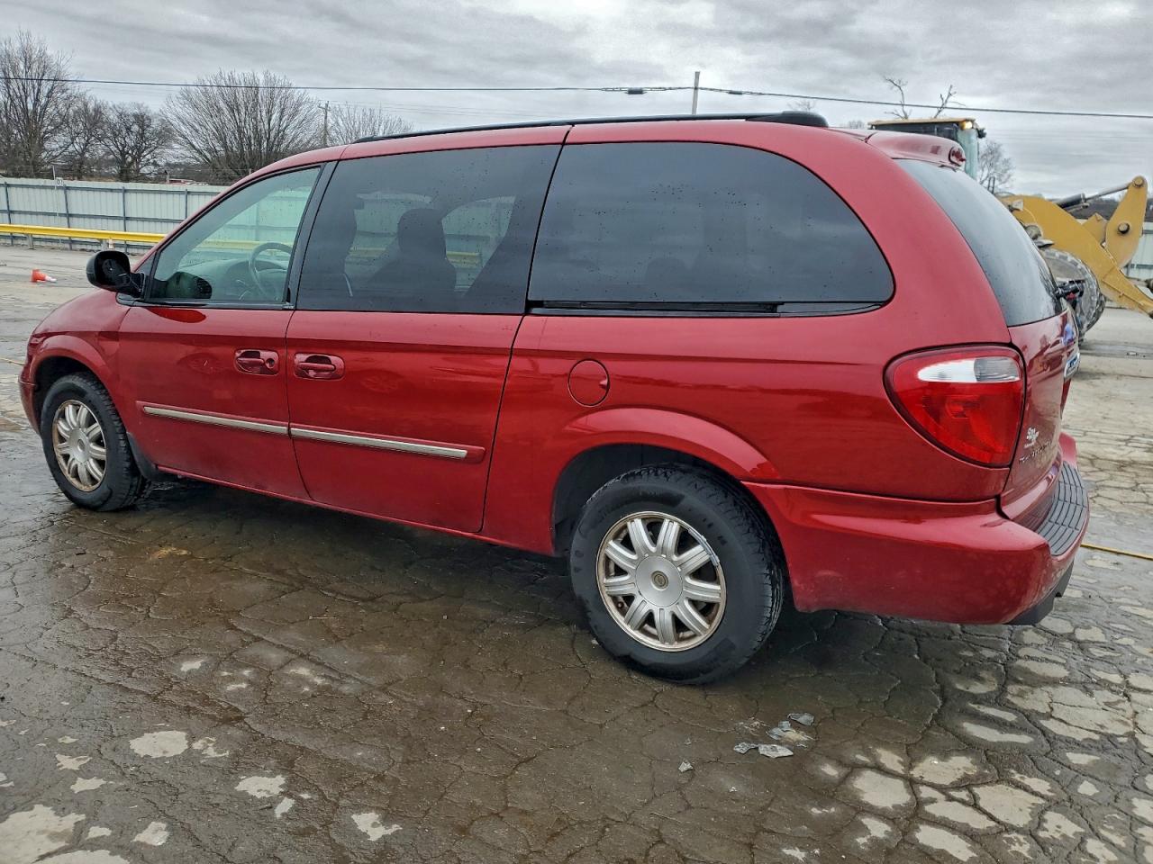 2005 CHRYSLER TOWN & COUNTRY TOURING photo 2