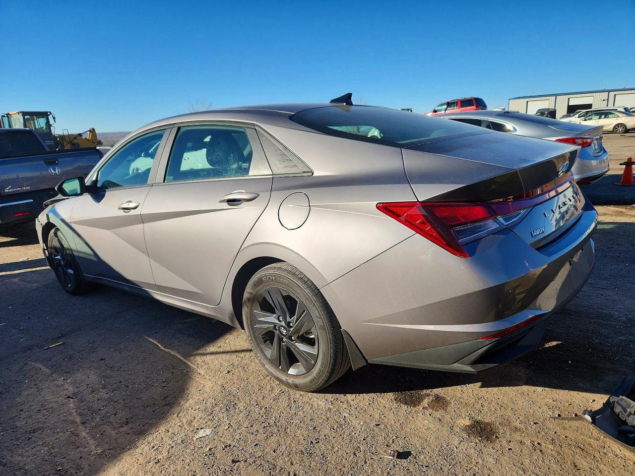 2023 HYUNDAI ELANTRA SEL photo 2
