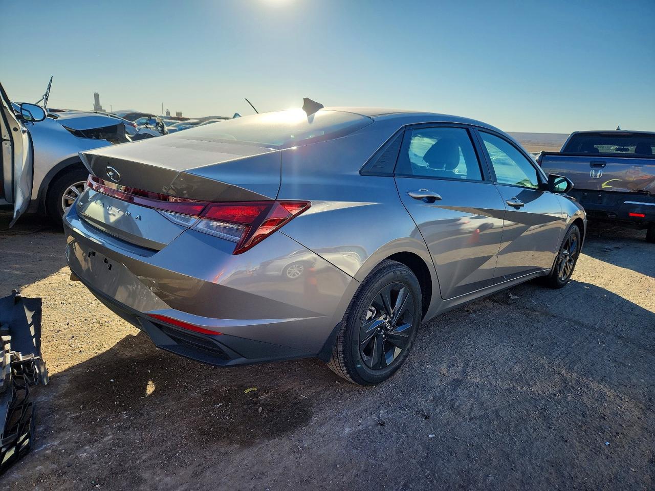 2023 HYUNDAI ELANTRA SEL photo 3