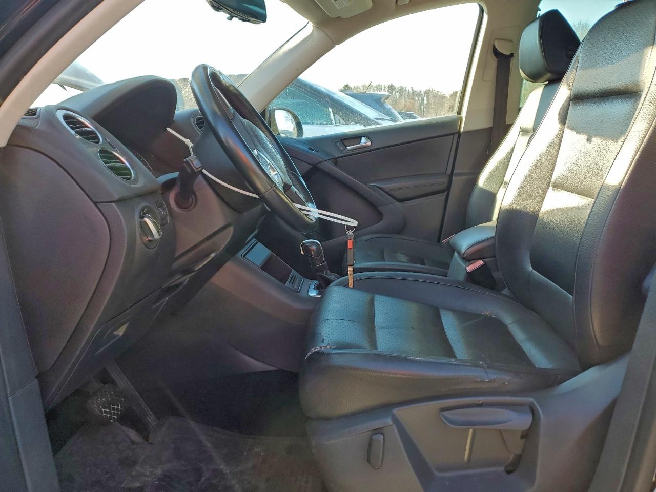 2012 VOLKSWAGEN TIGUAN S photo 13
