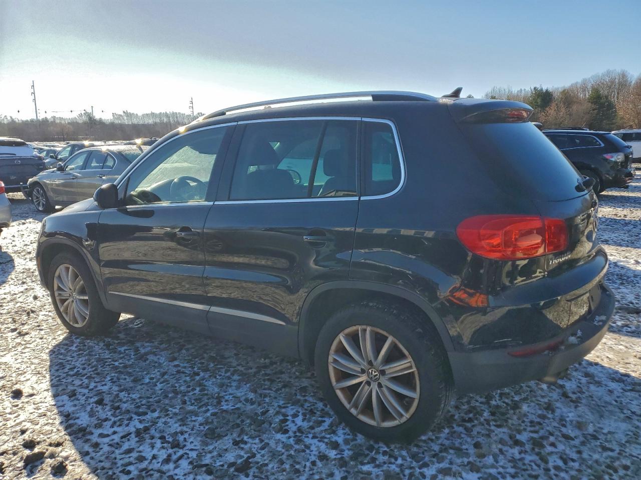 2012 VOLKSWAGEN TIGUAN S photo 3