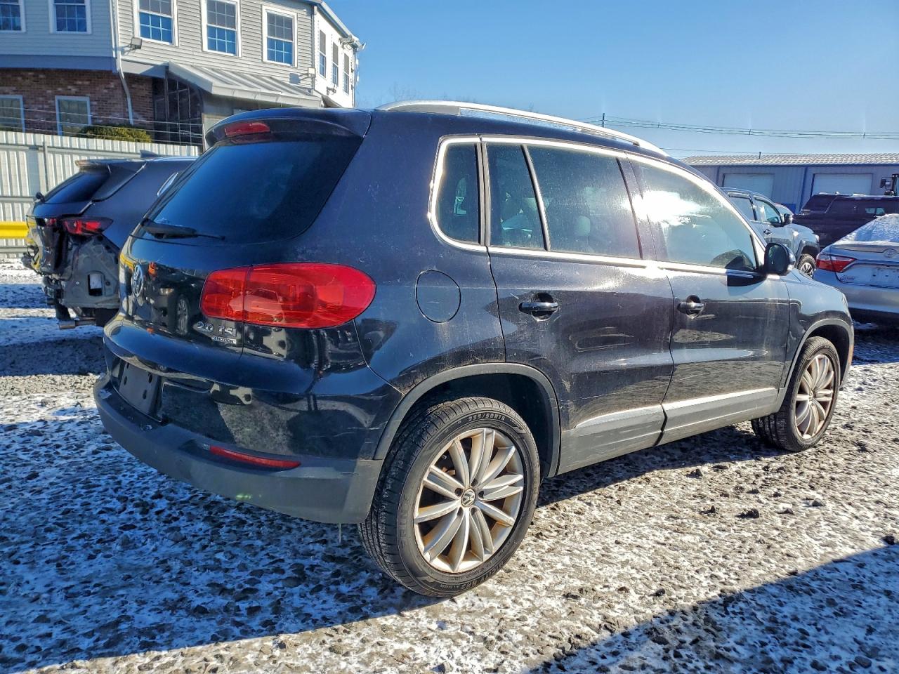 2012 VOLKSWAGEN TIGUAN S photo 5