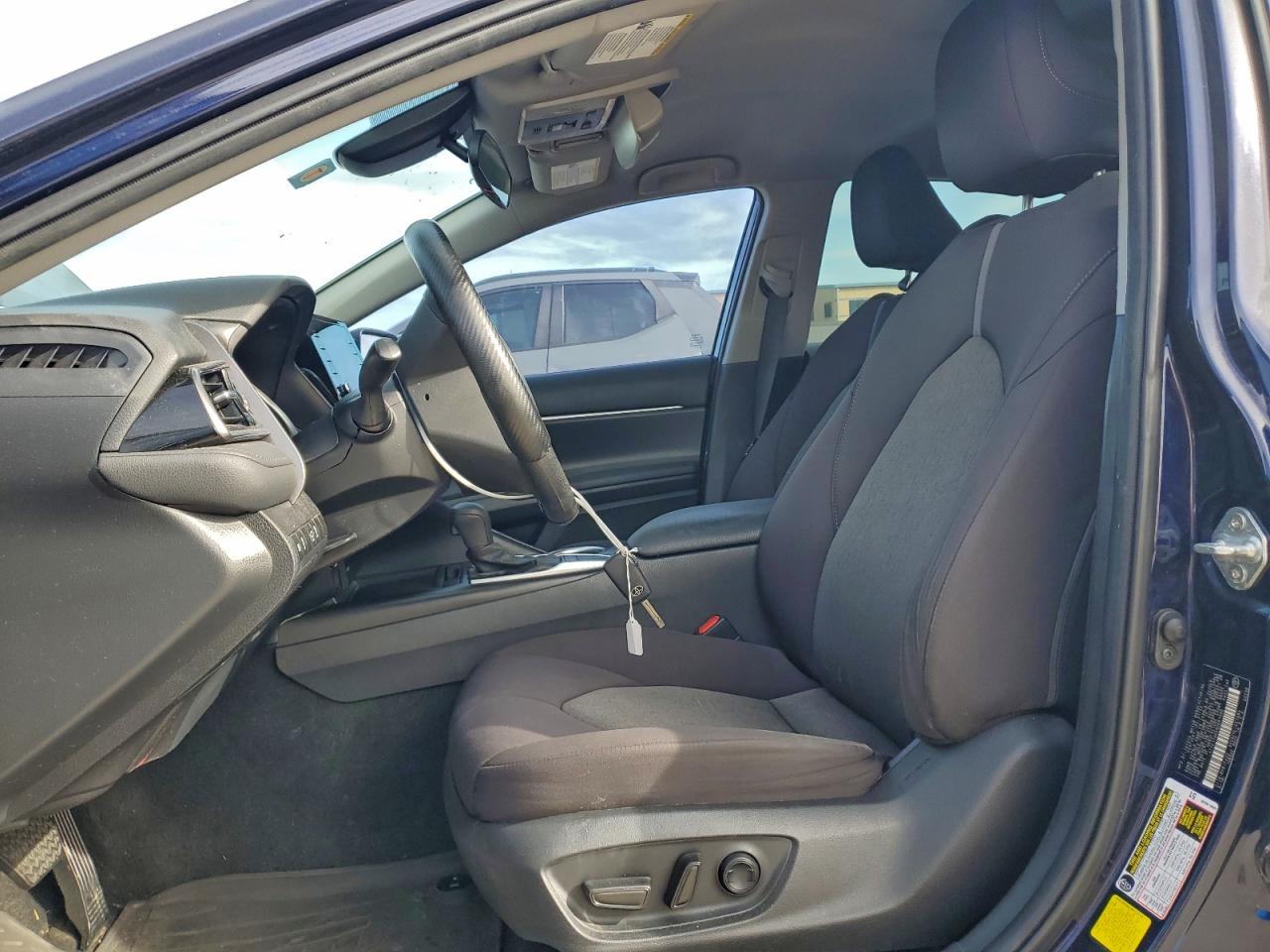 2022 TOYOTA CAMRY LE photo 7