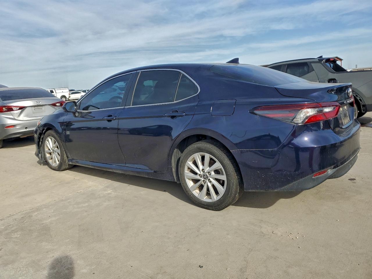 2022 TOYOTA CAMRY LE photo 2