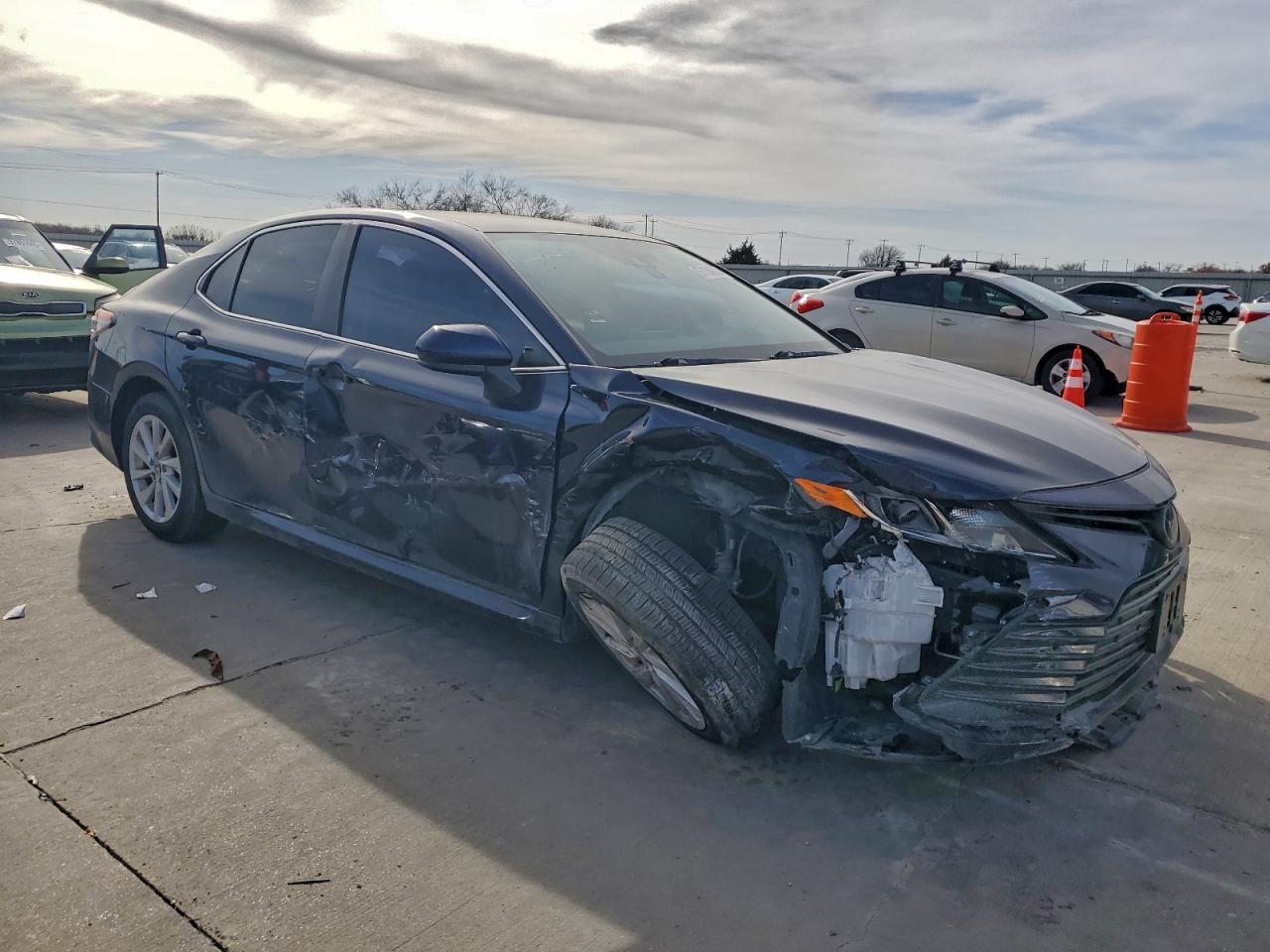 2022 TOYOTA CAMRY LE photo 4