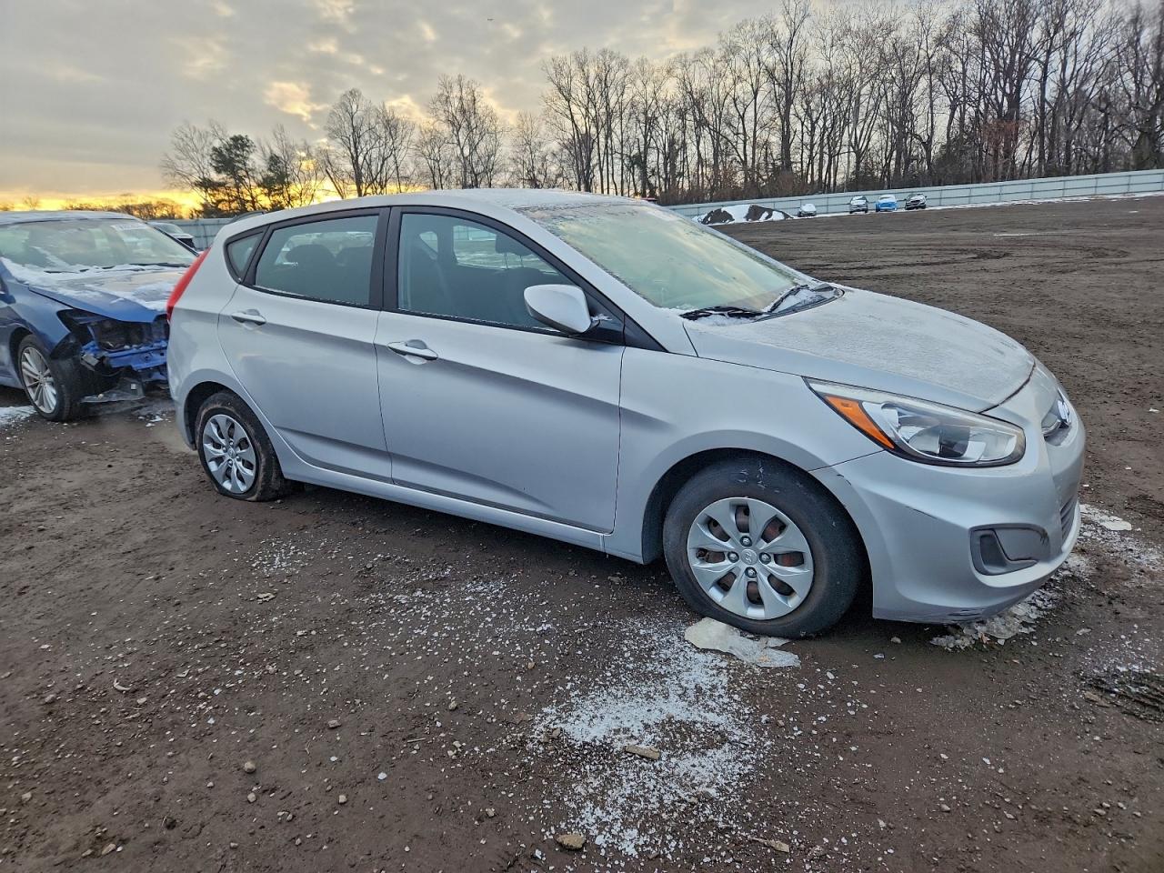2017 HYUNDAI ACCENT SE photo 4