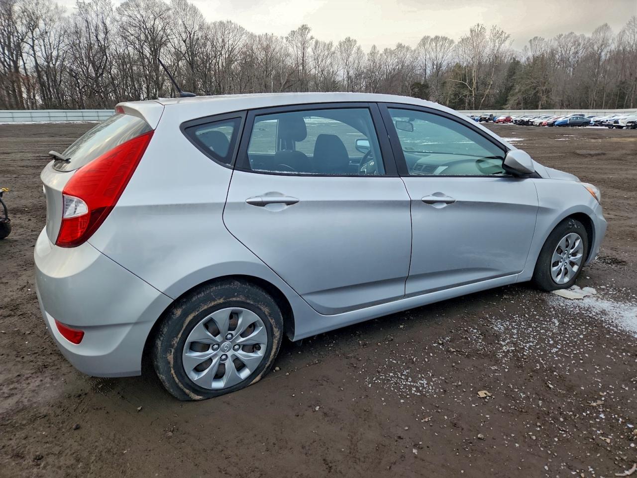 2017 HYUNDAI ACCENT SE photo 3