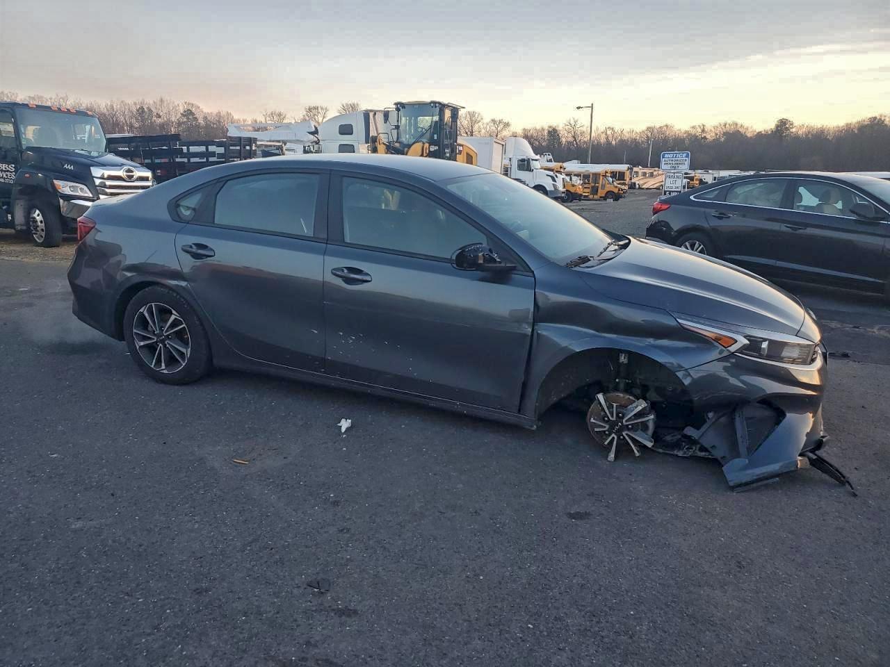 2024 KIA FORTE LX photo 4