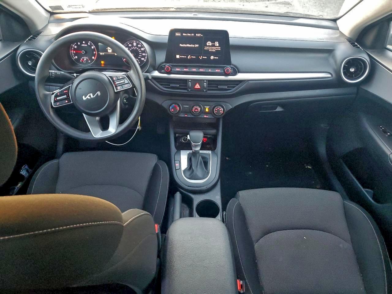 2024 KIA FORTE LX photo 8