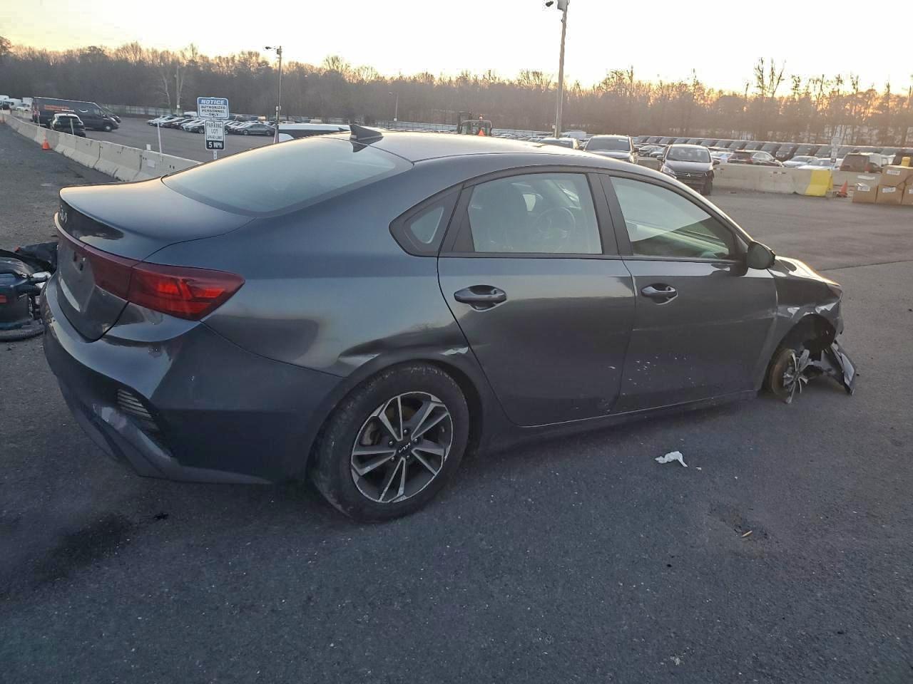 2024 KIA FORTE LX photo 3
